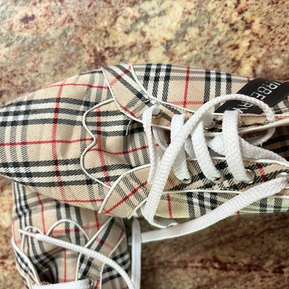 Burberry pre owned